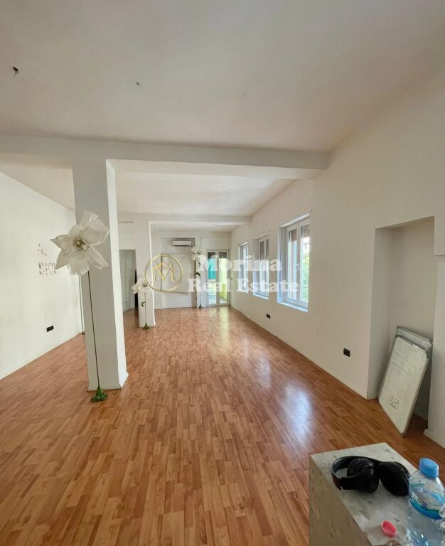 Affitto | Locale Commerciale | Blloku | 800 €/mese