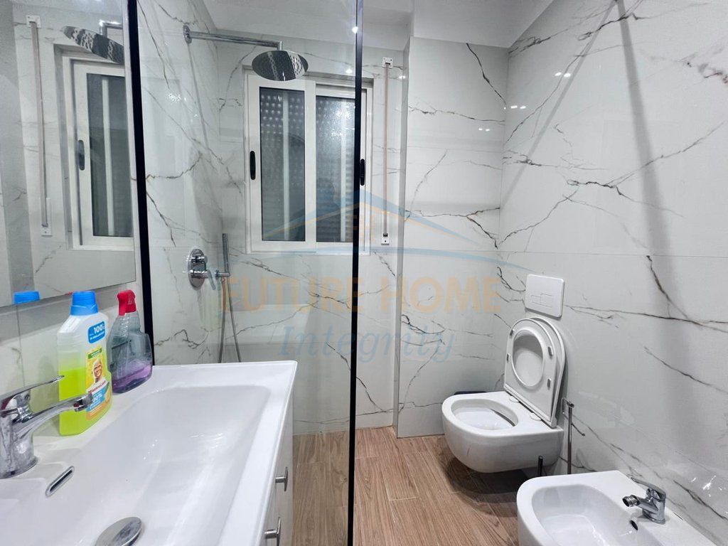 Rent, Apartment 2+1+2+Veranda, Botanical Garden, Tirana.