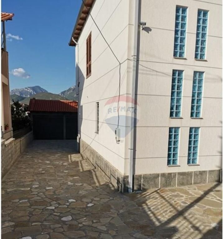 Vilë - Për Shitje - Tufinë, Tiranë(ID: 530191061-146)