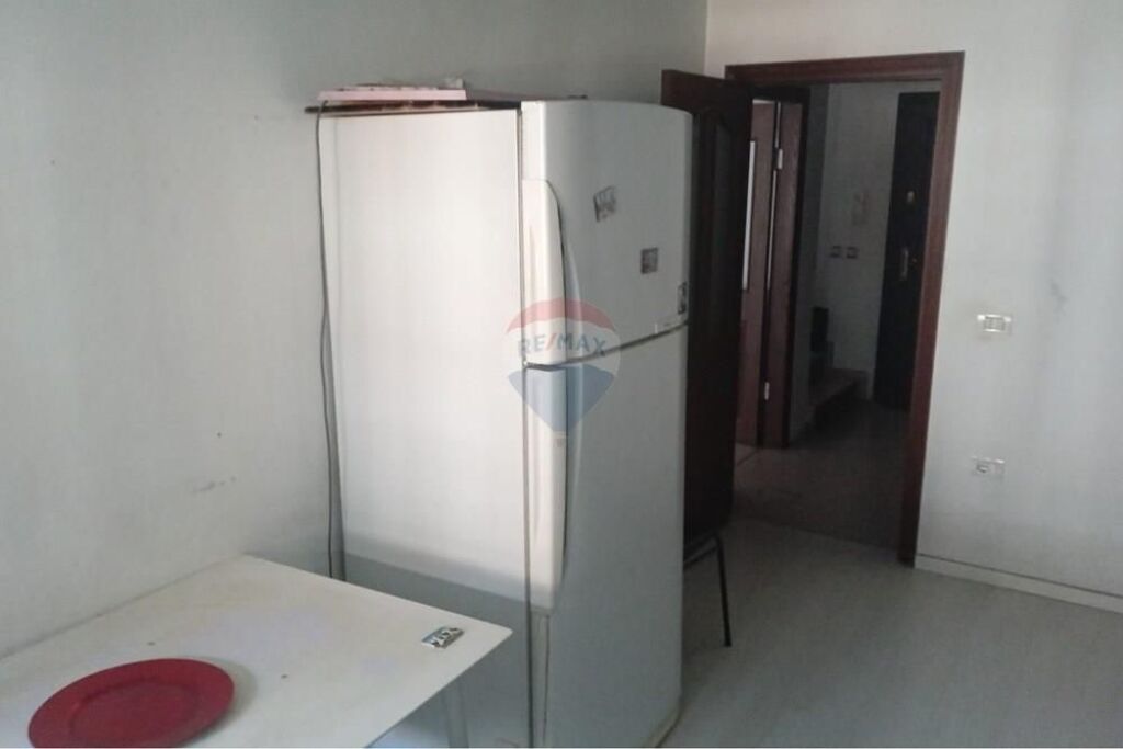 Shitet Apartament Dublex, Laprakë