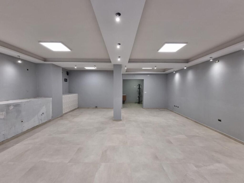 SHOP FOR SALE 74 M2 PAZARI I RI 140,000 EURO