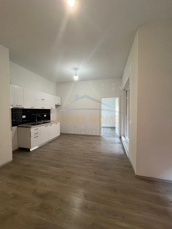 In vendita, Appartamento 1+1, Complesso Mangalem, Tirana.