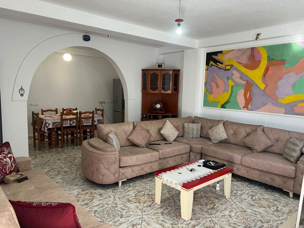 Apartament 2+1 per qira tek Stacioni i Trenit.