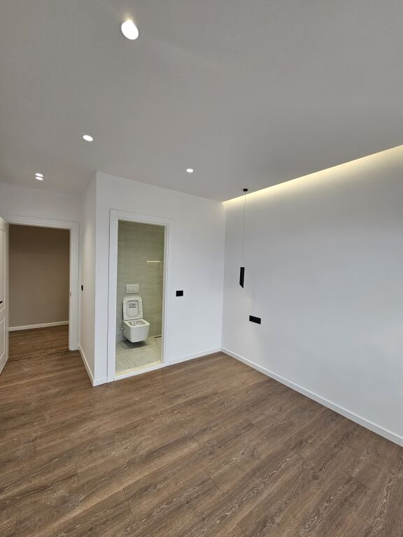 2 + 1 +2 Komuna e Parisit