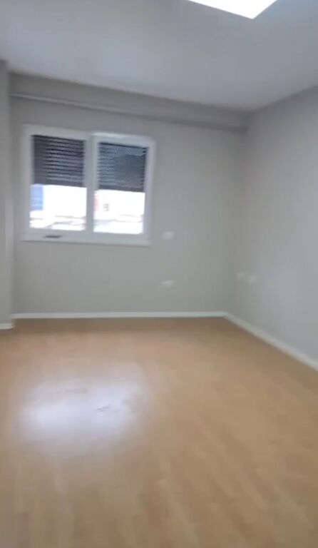 Appartamento 2+1+posto auto in affitto nel Centro di Tirana