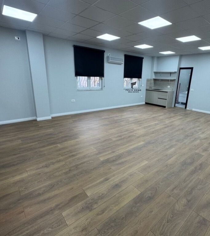 OFFICE FOR RENT 89 M2 CENTER 1100 EURO