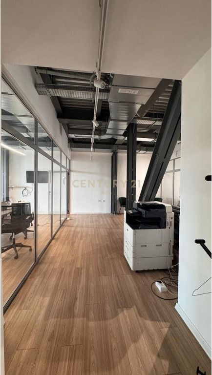 Affittasi locale per ufficio arredato – Comune di Parigi, vicino a Kika 2!