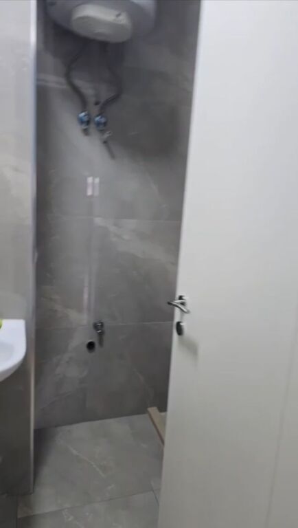 Appartamento 2+1+posto auto in affitto nel Centro di Tirana