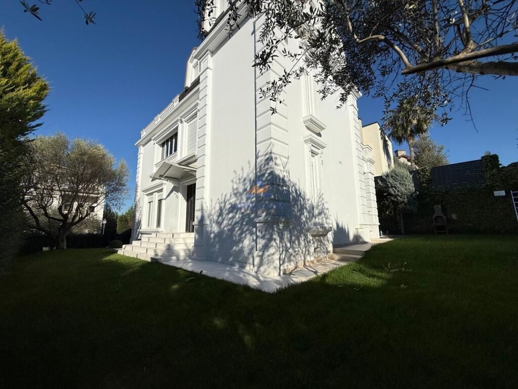 SHITET VILE INDIVIDUALE LUKSOZE "WHITE HOUSES,TEG" 1.380.000 EURO