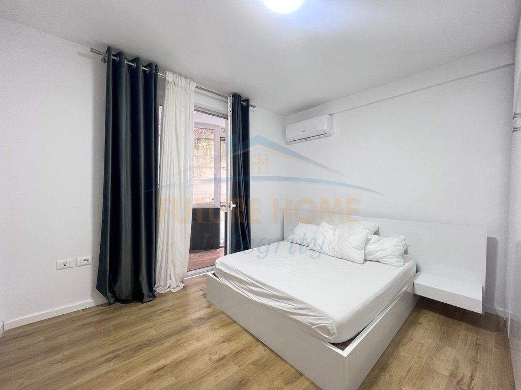 Rent, Apartment 2+1+2+Veranda, Botanical Garden, Tirana.