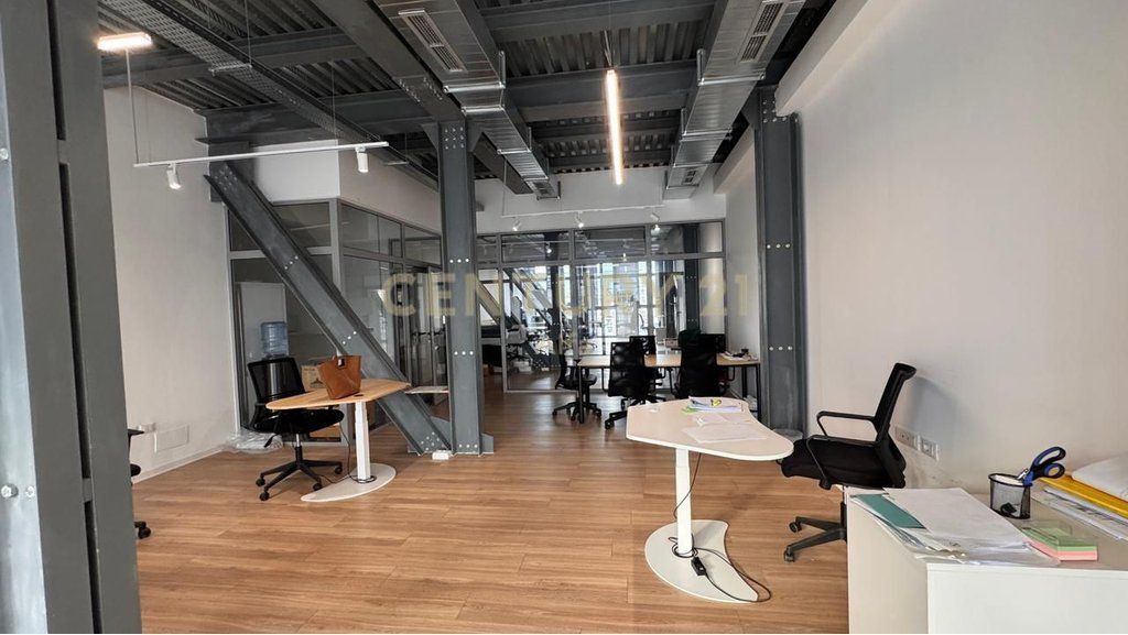 Affittasi locale per ufficio arredato – Comune di Parigi, vicino a Kika 2!