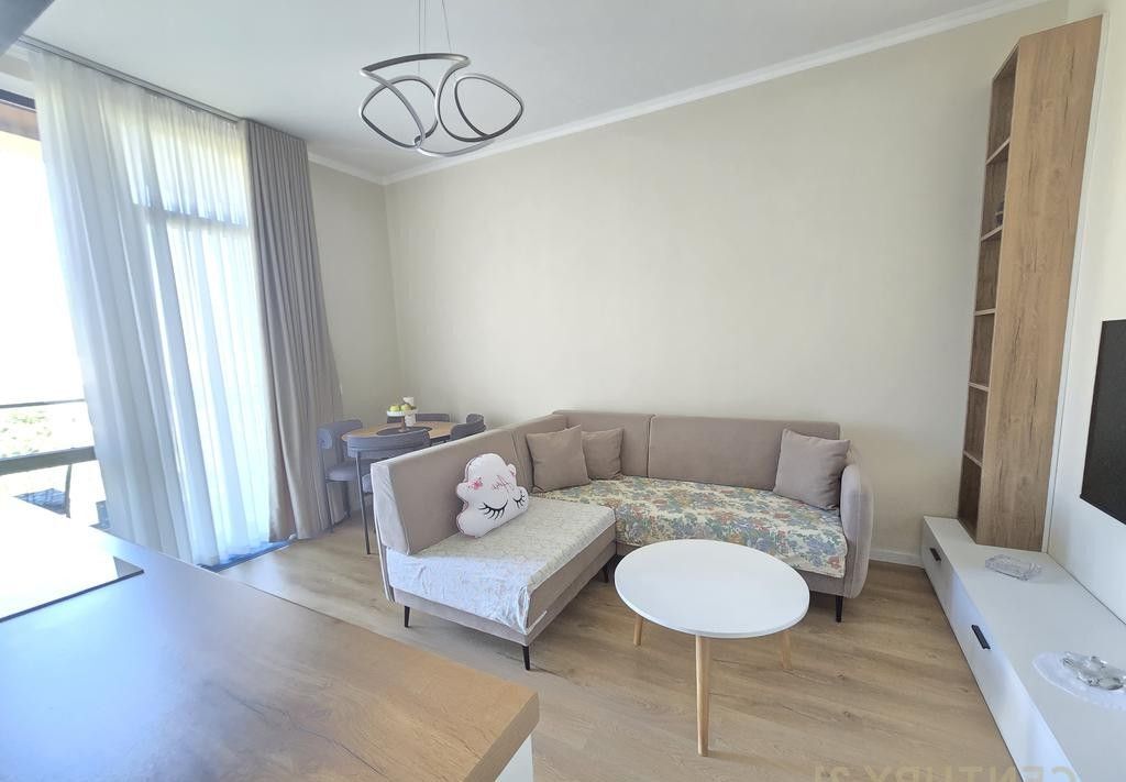 We rent a 1+1 apartment at Bulevardi i Ri!
