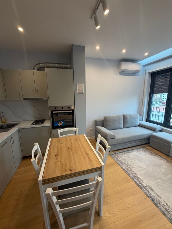 1+1, arredato, via karl gega stazione ferroviaria, prezzo 600 mila lek