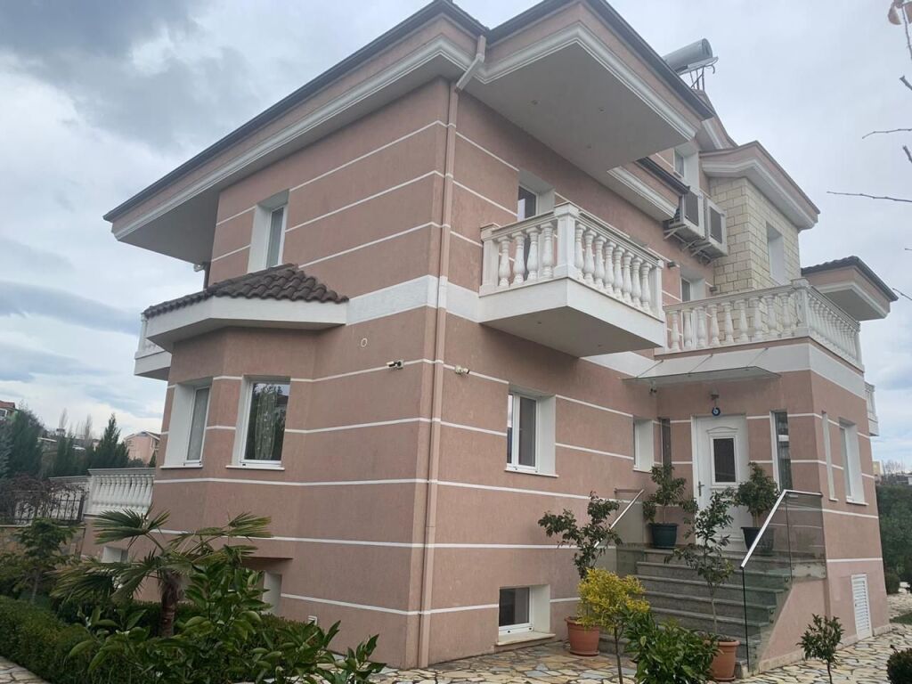 🏡 Vilë per shitje në Farkë