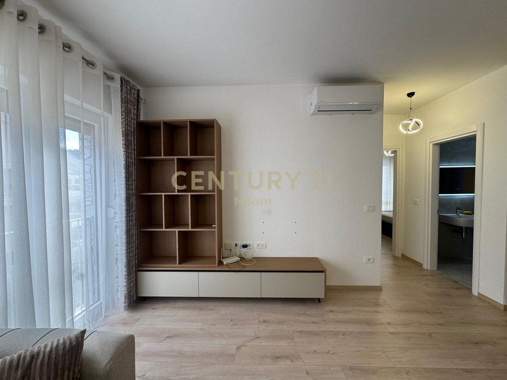 QIRA APARTAMENT MODERN 2+1 ME 1 POST PARKIMI, LIQENI I THATE!!