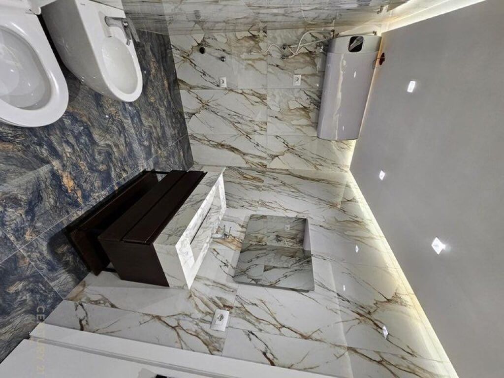 Duplex 2+1+2 te Tirana Garden Building