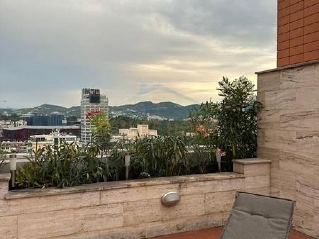 Qera, Apartament 2+1+2, Pranë Downtown, Tiranë