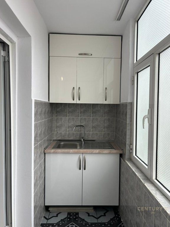 JEPET ME QERA APARTAMENT 1+1 TE XHAMIA E TABAKËVE.