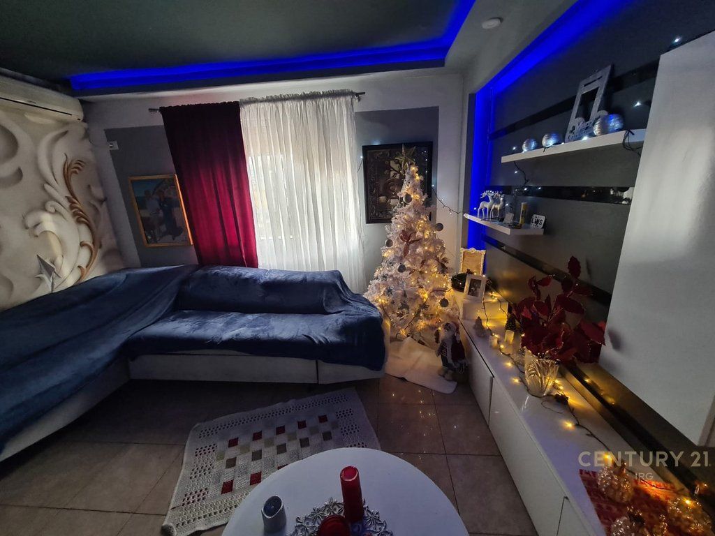 21 Dhjetori Apartament ne shitje 2+1!