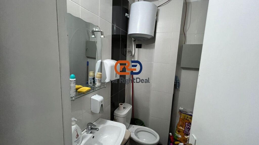 Tek Pazari I Ri ,Jepet Zyre Me Qira Ne Ambient Komercial!