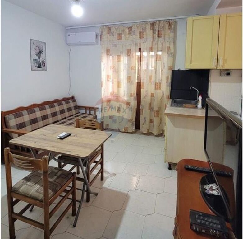 Waiter for rent Xhamllik !