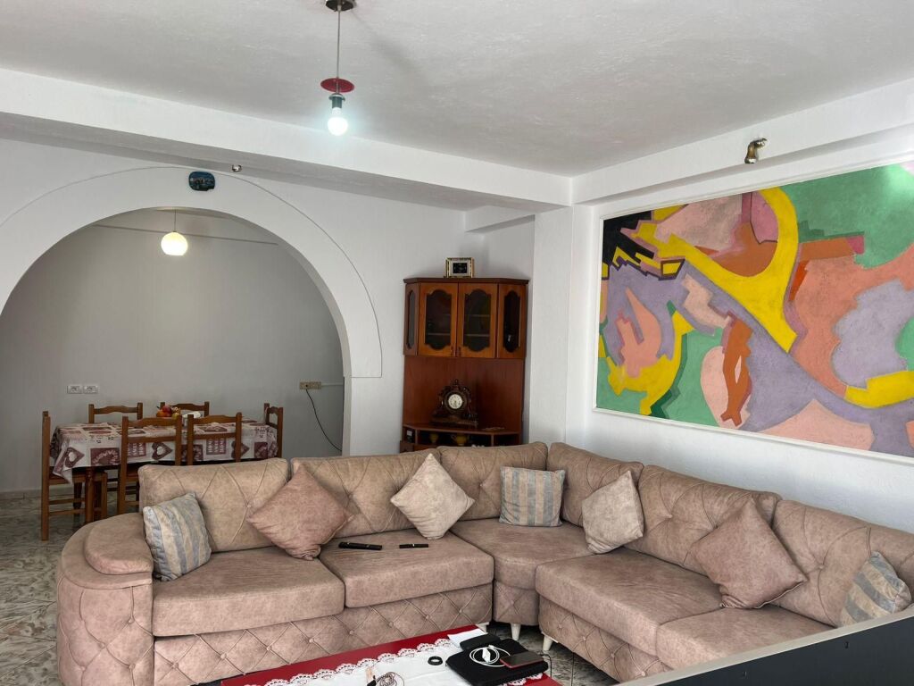 Apartament 2+1 per qira tek Stacioni i Trenit.