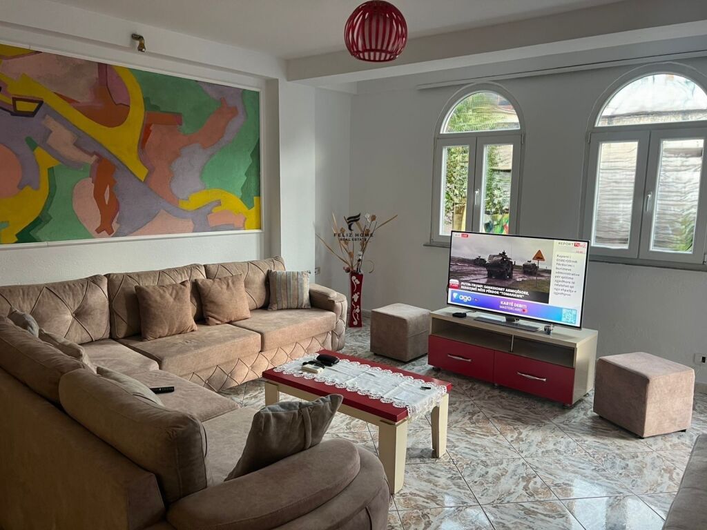 APARTAMENT ME QERA 2+1 STACIONI I TRENIT 65.000 LEKE