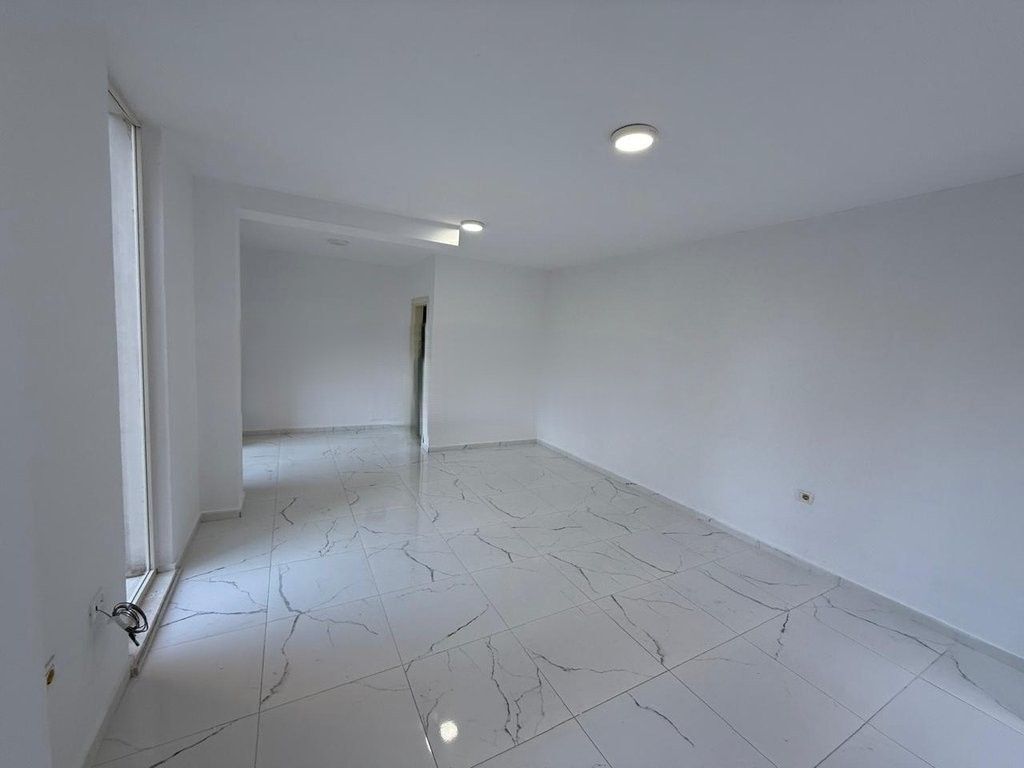 Business Premises for Rent – Near the Main Road Axis, Fresk 220 € /Month