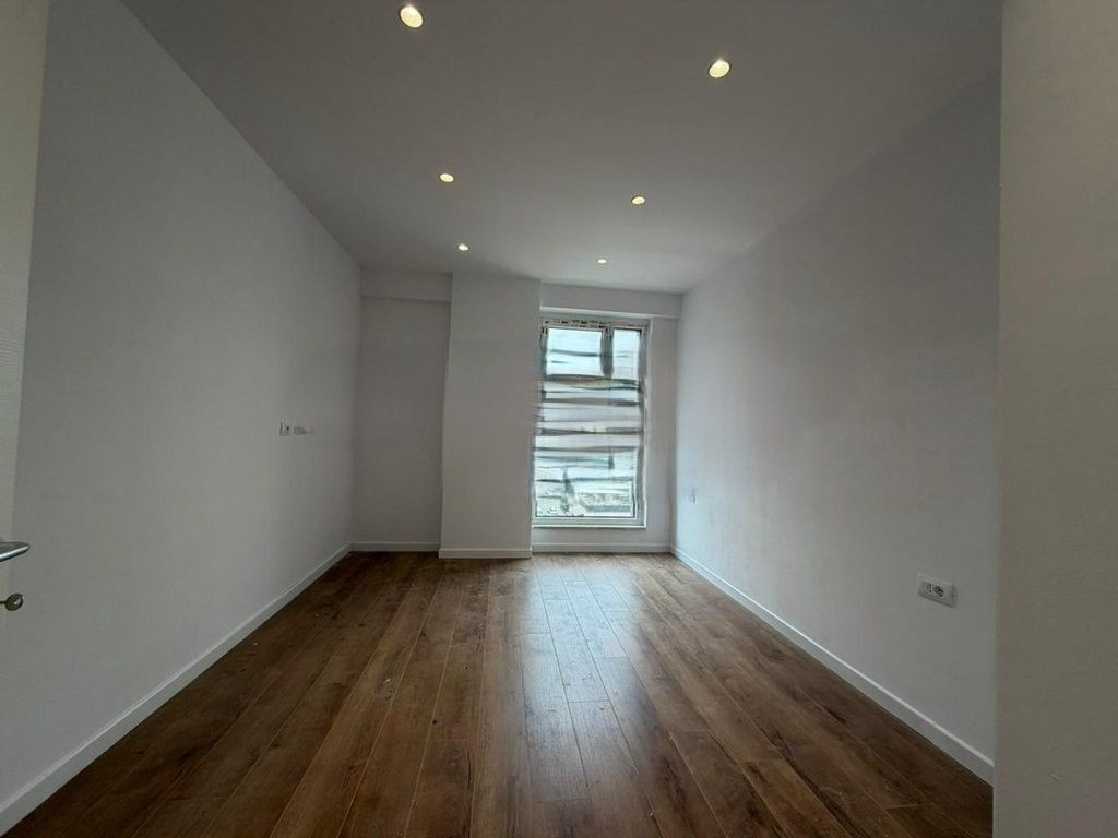 21-DECEMBER, OFFICE FOR RENT 800 € /Month