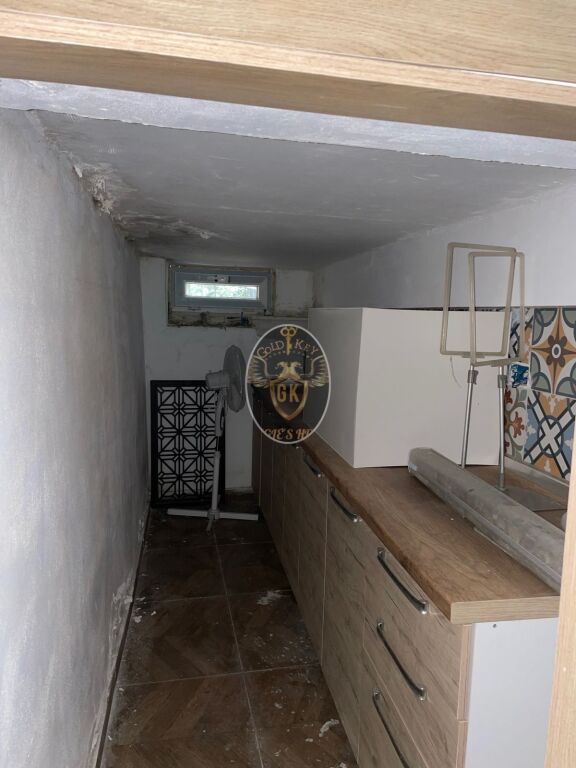 🏢 AMBIENTE ZYRE ME QERA – Pranë Blue Star Center, Durrës