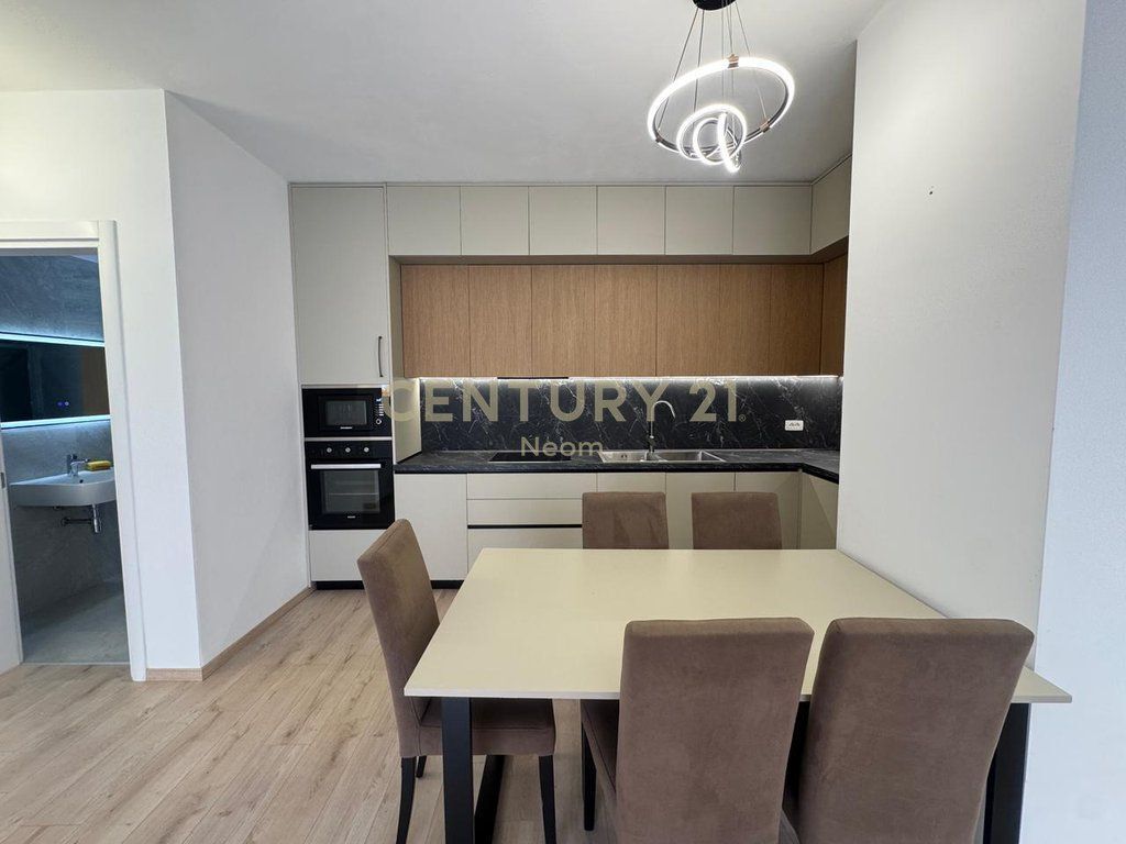 QIRA APARTAMENT MODERN 2+1 ME 1 POST PARKIMI, LIQENI I THATE!!