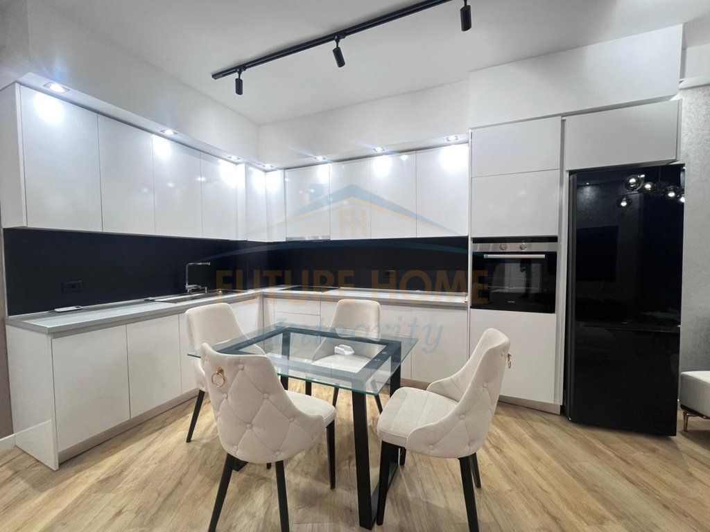 Rent, Apartment 2+1+2+Veranda, Botanical Garden, Tirana.