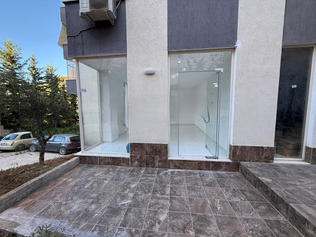 Business Premises for Rent – Near the Main Road Axis, Fresk 220 € /Month