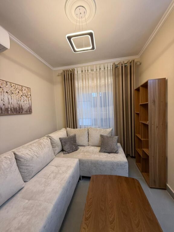Jepet me Qira Apartament 1+1 ne Laprakë !