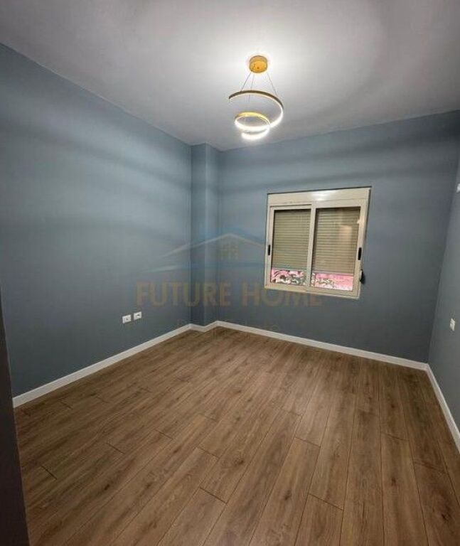 Shitet, Apartament 2+1,Fresk, Tirane