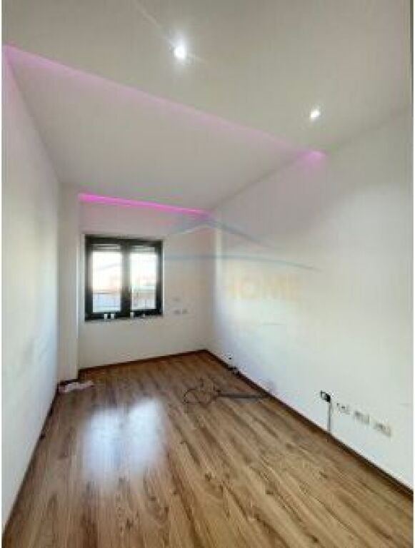 Qera, Ambient Biznesi, Ring Center, Zogu i Zi, Tiranë