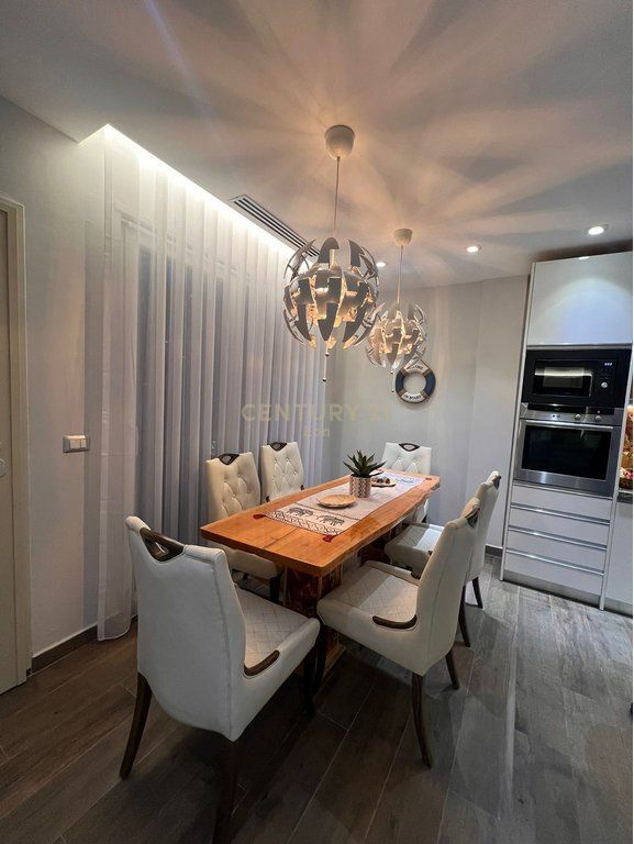 Villa di lusso con piscina in vendita nel complesso "Lura 3", Baia di Lalzi!