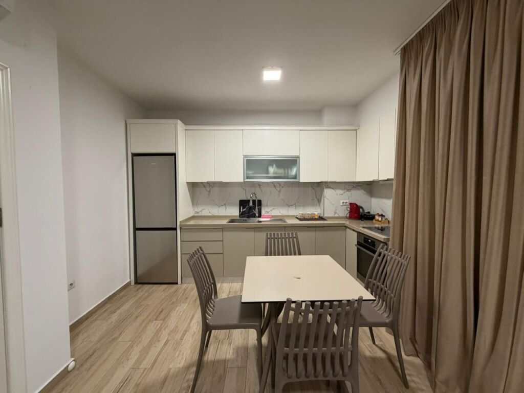 Apartament 1+1 per qira prane Concord Center ne Rrugen 5-Maji.