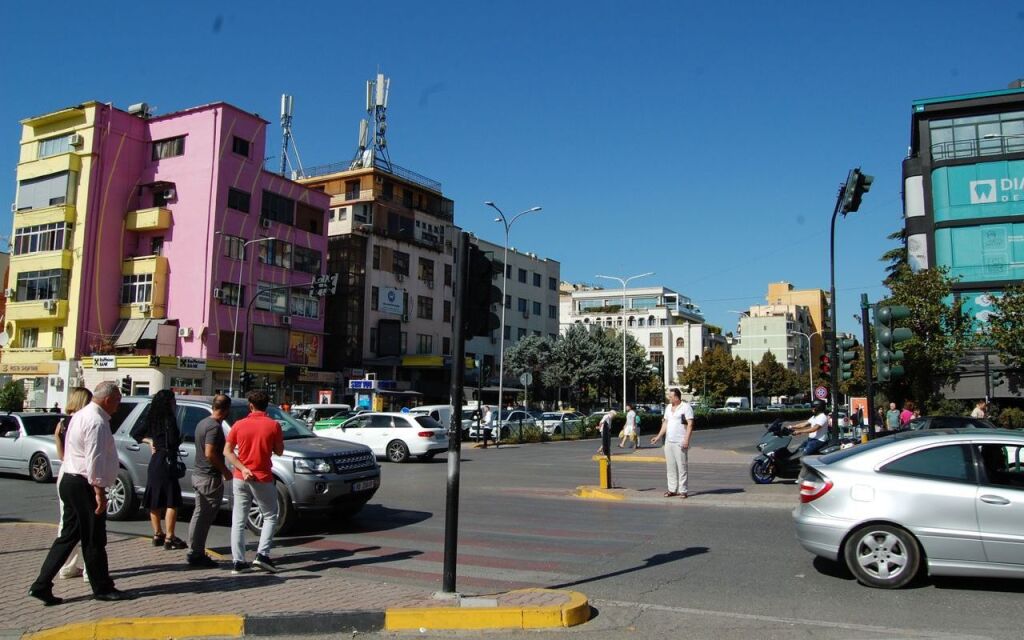 NEGOZIO IN AFFITTO 35 M2 21 DICEMBRE 2.600 EURO