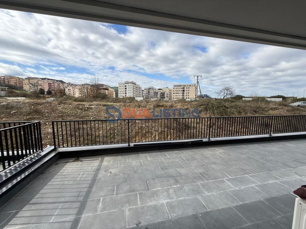 Affittiamo appartamento 2+1+2 con veranda e posto auto – Lago Secco