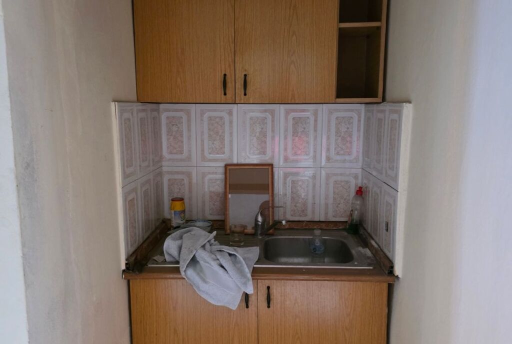 Tek 21 Dhjetori Shitet Apartament 2+1 Ne Pallat Ekzistues