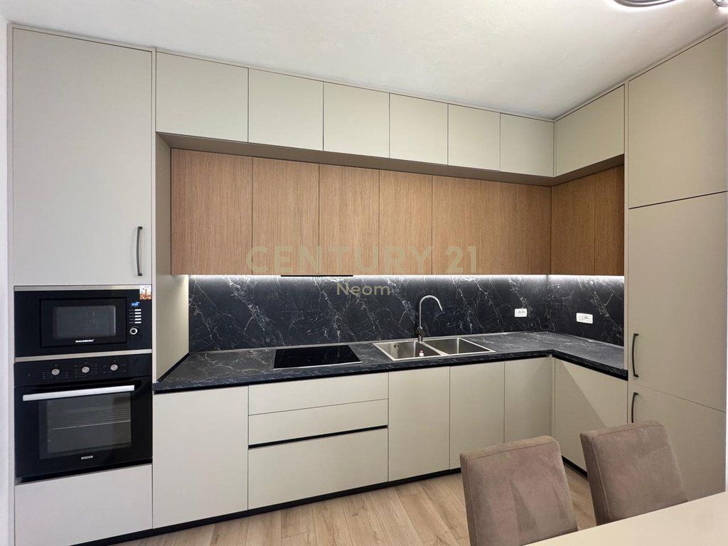 QIRA APARTAMENT MODERN 2+1 ME 1 POST PARKIMI, LIQENI I THATE!!