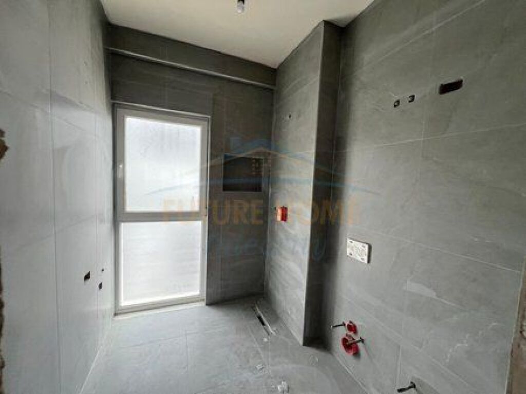 Shitet, Apartament 2+1+2, Tirana Entry, Tiranë