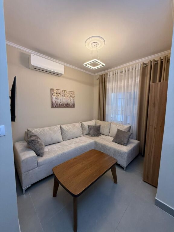 Jepet me Qira Apartament 1+1 ne Laprakë !