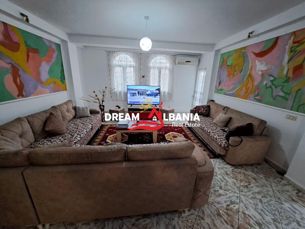 Villa su 2 Piani + Mansarda in Vendita, Dentro il Piccolo Anello, vicino all'Archivio Centrale a Tirana (ID 4151212)