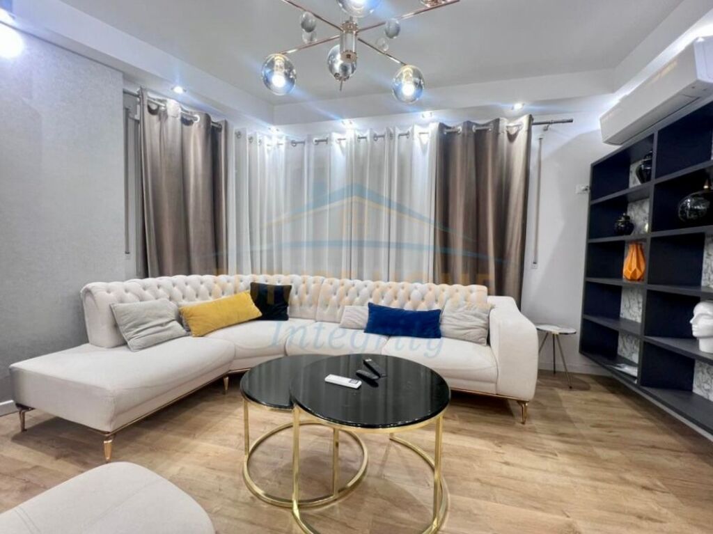 Qera, Apartament 2+1+2+Verandë, Kopshti Botanik, Tiranë.