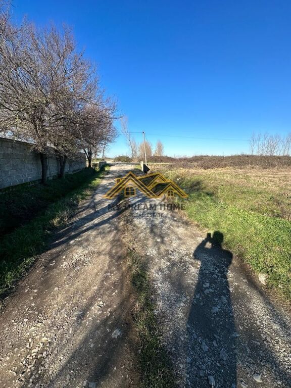 SHITET TOKE NE ZONE INDUSTRIALE NE FLLAKE!!