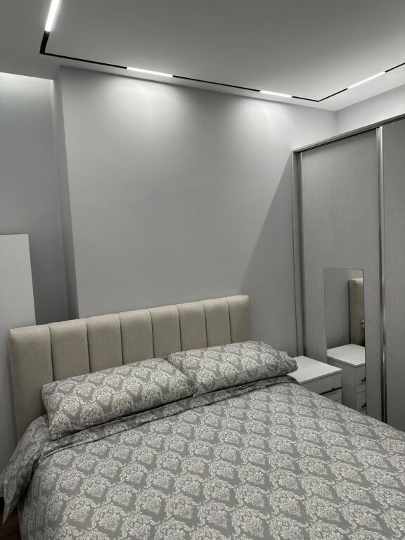 APARTAMENT ME QERA 2+1 PAZARI I RI 800 EURO