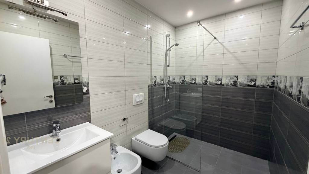 JEPET ME QIRA APARTAMENT 2+1+2 TEK FIORI DI BOSKO !