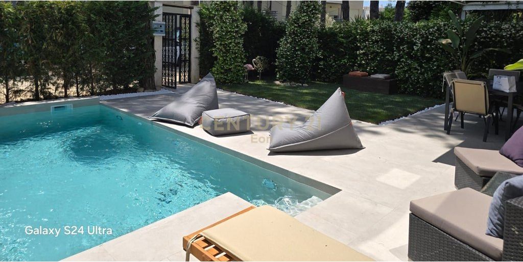 Villa di lusso con piscina in vendita nel complesso "Lura 3", Baia di Lalzi!